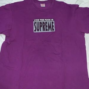 Supreme - Who the fuck is Supreme Tee